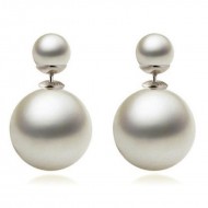 Dobbelte perleøreringe, hvid perle